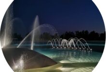 rinnovamento delle piscine del rosapineta camping village. Le vasche sono state ridisegnate con forme più regolari ed armoniose, con bordo a sfioro e rivestimenti in tinta sabbia.